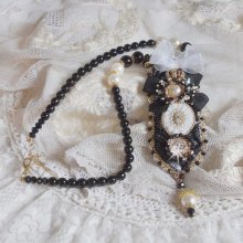Collar Vintage Sacred Black Haute-Couture bordado con cristales Swarovski, cinta de organza y cuentas Miyuki